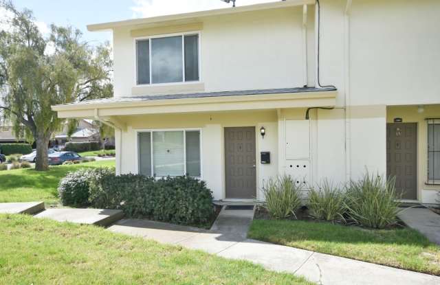 Bright Updated 2 Bedroom 1.5 Bath North San Jose Condo - 1802 Schweppes Court, San Jose, CA 95132