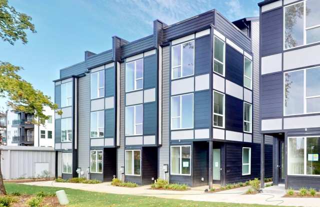 407 Devender Lane - 407 Devender Lane, Charlotte, NC 28217