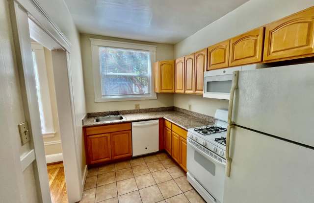 Spacious Inner Richmond 1BR with Private Garage + Storage Included!!! Gallery 4