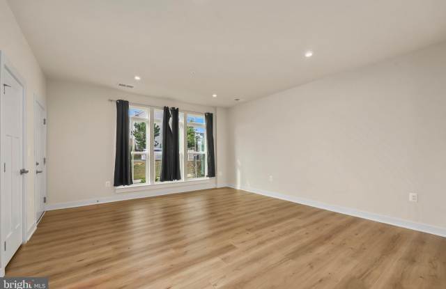 1733 DUNNINGTON Place Gallery 4