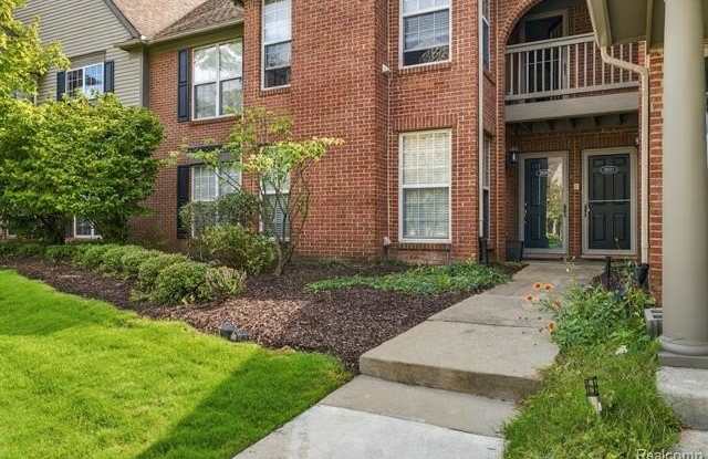 28067 Carlton Way Drive Gallery 4