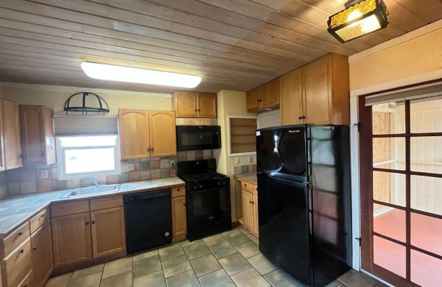 Local Gem with a View of the Rock, Clean and Comfy Home! photos photos