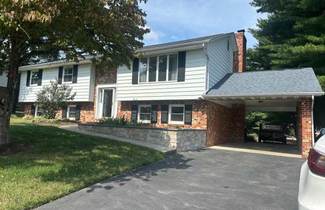9400 TILLER Drive Gallery 1