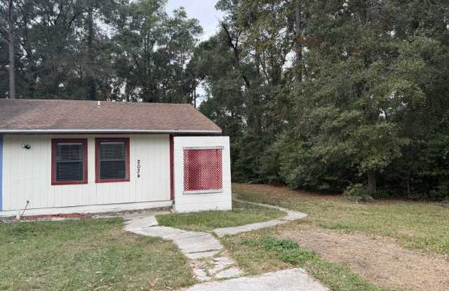 Spacious 2/2 in SW Gainesville – W/D Included! - 2034 Southwest 70th Terrace, Alachua County, FL 32607