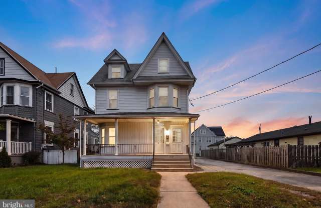 212 HELMS Avenue Gallery 1