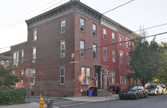 Large Single-Family Home on 3rd Street with Garage Parking Gallery 1