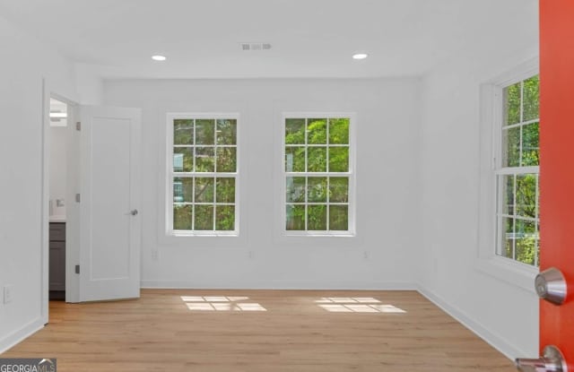 237 Howard ST NE 3 Gallery 2