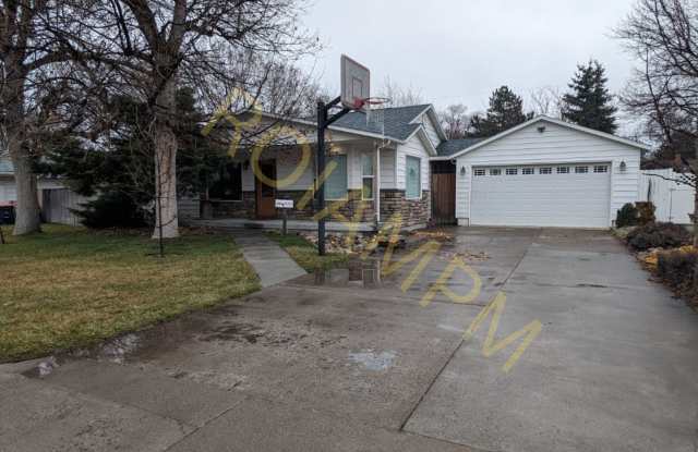 Charming 3 Bed / 1 Bath Home with Office & 2-Car Garage | Great Location Near Fred Meyer photos photos