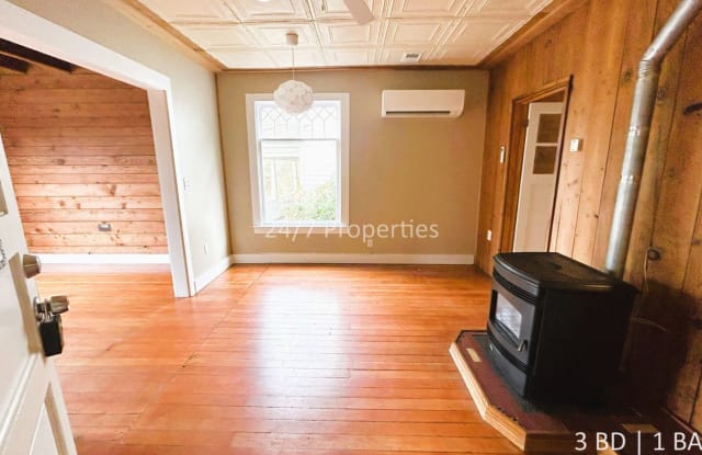228 Monroe St. - 228 Monroe Street, Oregon City, OR 97045