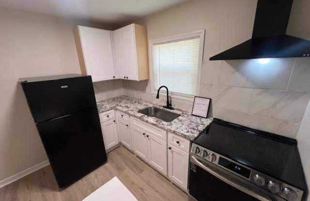 Charming, Fully Renovated 2‑Bedroom in West Columbia photos photos