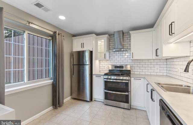 8244 CATBIRD Circle Gallery 1