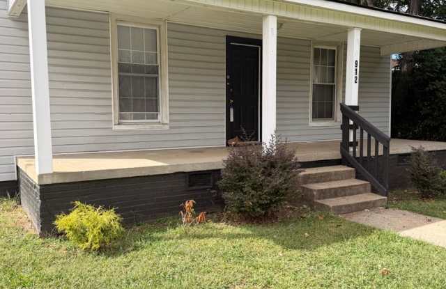 Three bedroom, 1 bath house in Graham Gallery 1