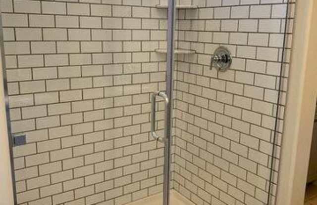 2927 N AUGUSTINE -- Gallery 4