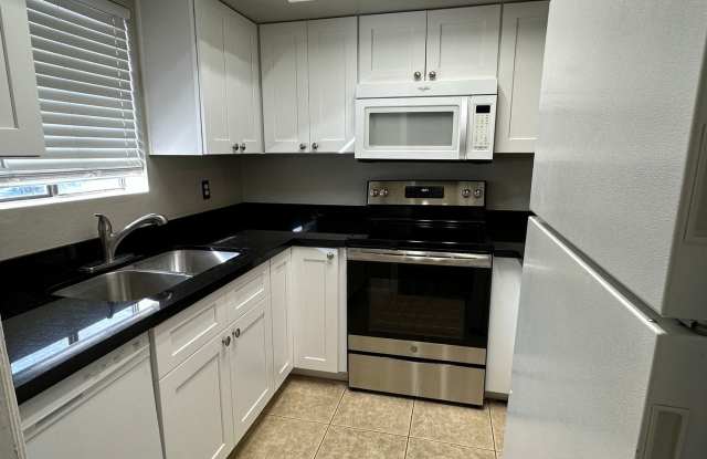 Wonderful 2 bedroom 2 bath townhome in the heart of Gilbert Gallery 3