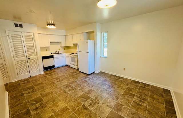 3 Bedroom 2 Bath Townhouse Gallery 4