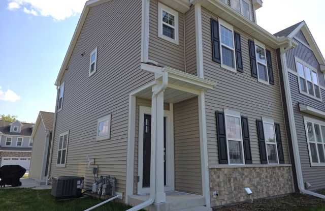 New Construction 3 bedroom 3.5 bathroom townhome Gallery 1