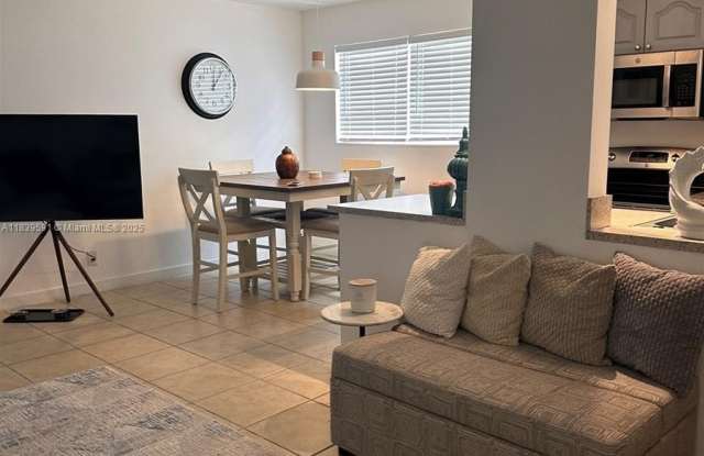 1100 NE 1st Ct photos photos