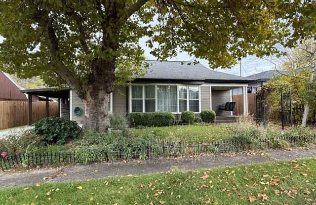 501 NE Broadway St photos photos