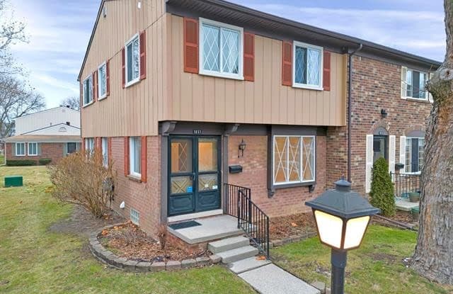1851 SHIRE Court - 1851 Shire Court, Royal Oak, MI 48073