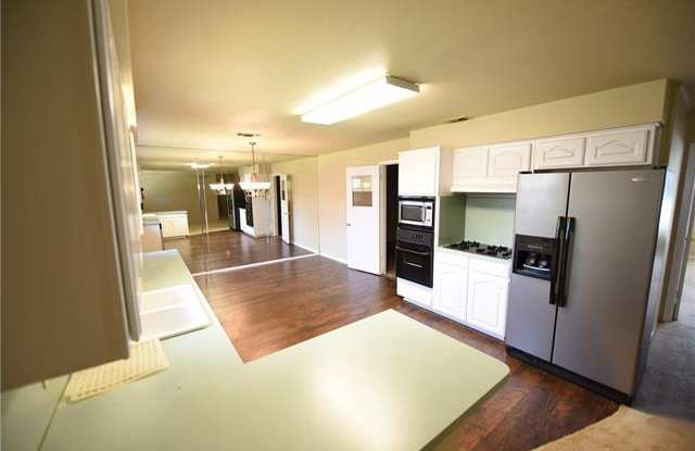 5821 Westcrest Drive W Gallery 4