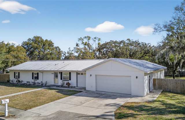 SINGLE FAMILY HOME IN DOWNTOWN KISSIMMEE! 3/2 photos photos