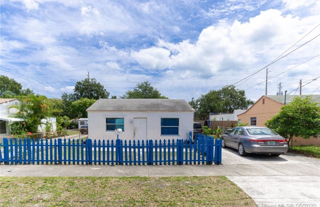 102 NW 1st Ave - 102 Northwest 1st Street, Hallandale Beach, FL 33009
