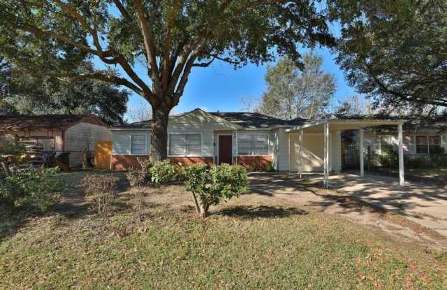Charming 3 Bedroom Home in Central Houston! - 10322 Cathedral Drive, Houston, TX 77051