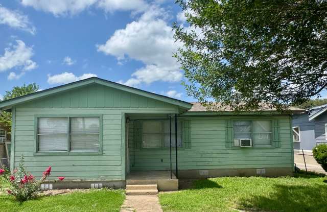 Cute 3/1 Home Available for Immediate Move In! photos photos