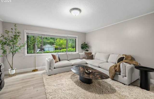 Updated renovations 3BD 2BA 1,050SQ FT in Lake Oswego Gallery 4
