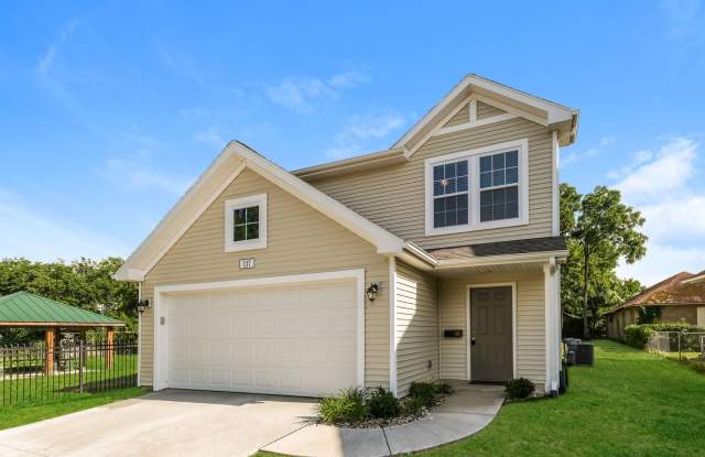 Workforce Housing- Move‑In Special: Get ONE MONTH FREE on your first full month of rent when you sign a lease by July 31! photos photos