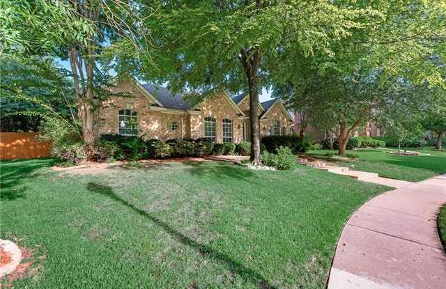 305 Woodbridge Court Gallery 2