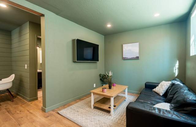 2637 1/2 C st Gallery 4
