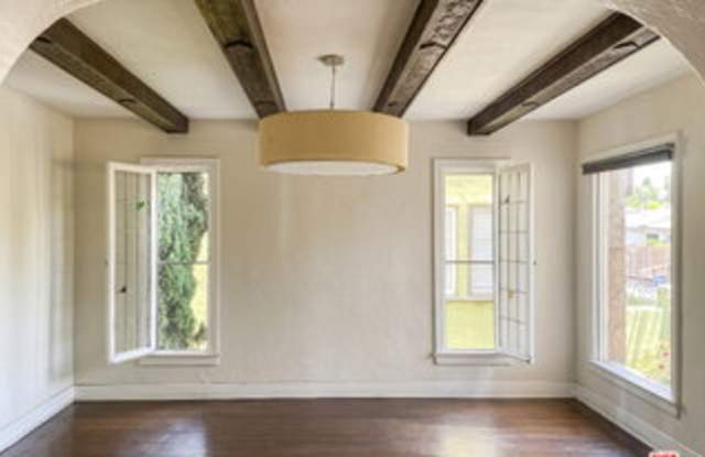 1242 Stearns Drive Gallery 4