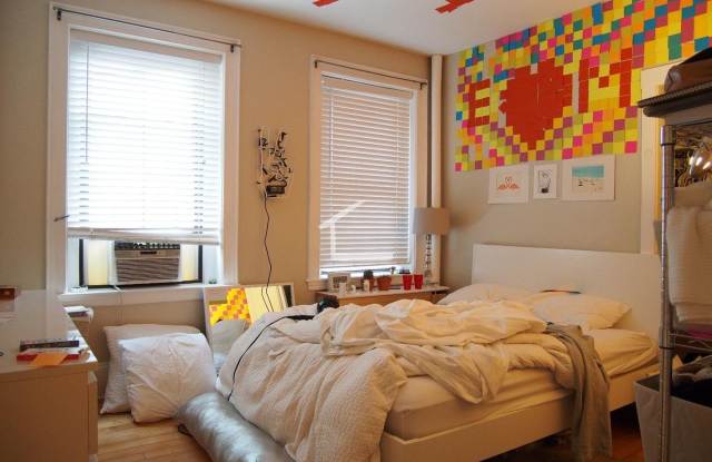 Renovated with a 'metal-object' in the living room. Gallery 4