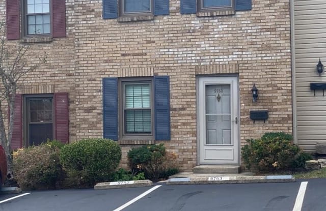 9753 Bunker Hill LN - 9753 Bunker Hill Lane, Montgomery, OH 45242