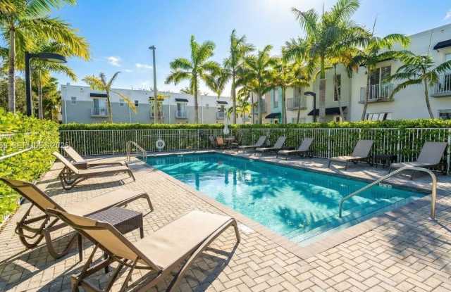 460 NE 35th Ct photos photos