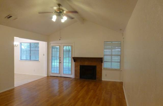 609 Live Oak Drive Gallery 3