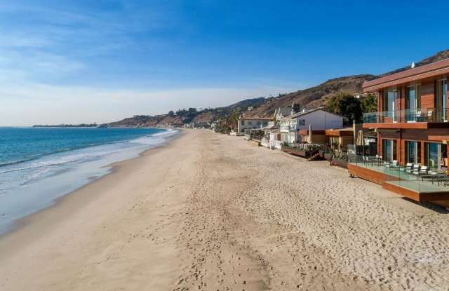 22160 Pacific Coast Gallery 2