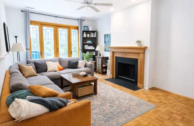 4233 North Kenmore Avenue photos photos