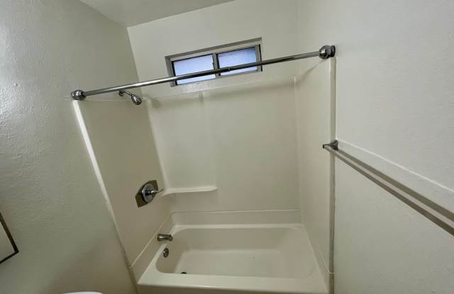 $500 OFF 1ST MONTHS RENT!!! 1 Bedroom 1 Bathroom Unit-La Habra photos photos