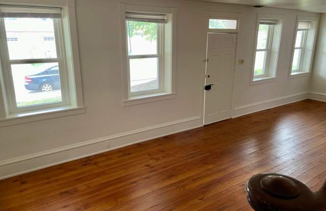 3 Bed 1 Bath Home In Mountville Gallery 3
