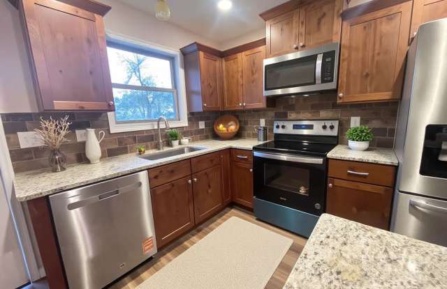 New Never Occupied - Brand New 2 bedroom 2 bath Duplex in Kimberling City, MO - 7 Kimberling Boulevard, Kimberling City, MO 65686