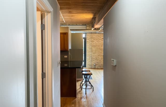 2911 North Western Avenue Gallery 4
