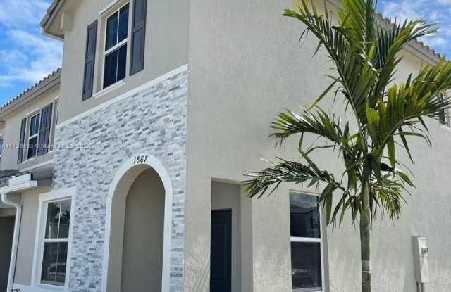 1887 SE 26th Ter - 1887 Southeast 26th Terrace, Homestead, FL 33035