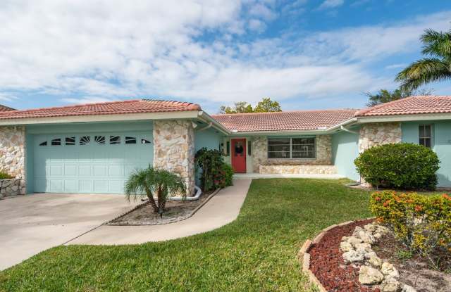 Family Friendly 3 Bedroom Home-Central location-Close to Schools-Parks  Shopping-FURNISHED-Available NOW photos photos