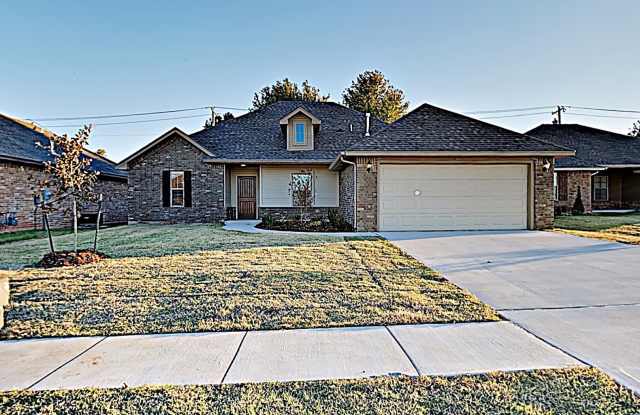 Nice 4 Bedroom 2 Bath Home in Yukon Schools photos photos