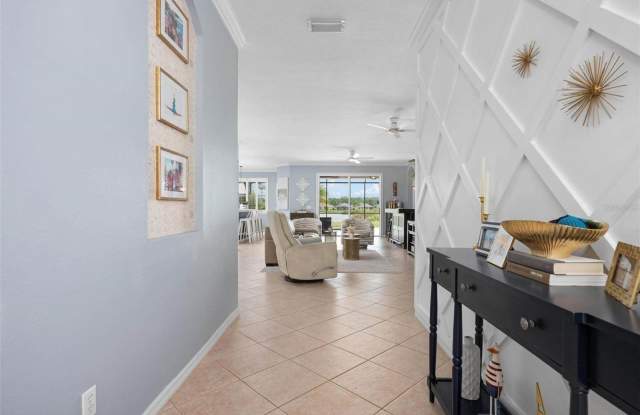 5012 Lakehurst Court Gallery 3