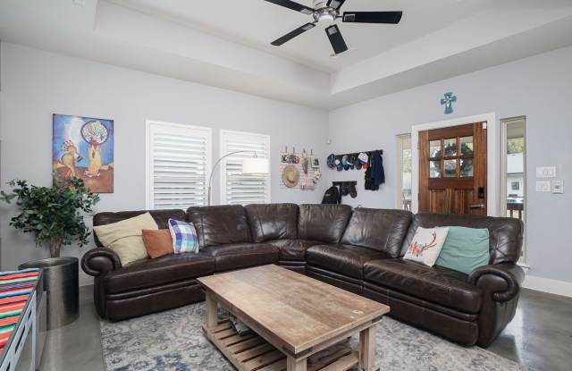 4 Bedrooms 3 Baths photos photos