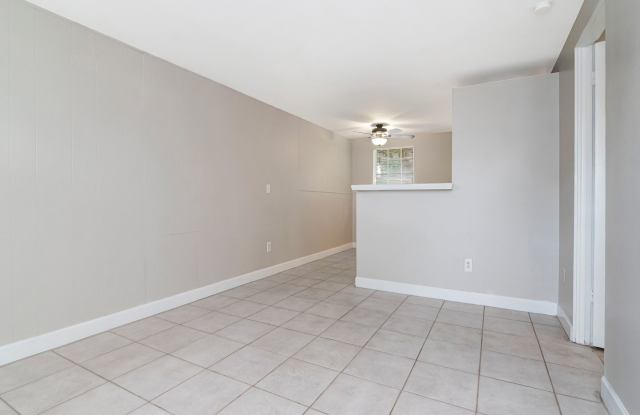Move-In Ready 1BR/1BA Duplex in Brandon, FL — $1,295/Month, Across from Brandon Mall photos photos