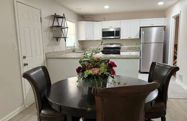 Room in 5 Bedroom Home in College Park photos photos